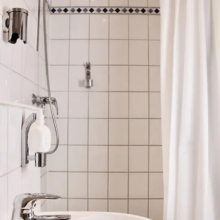 Parkhotel Viktoria فندق فيلتين